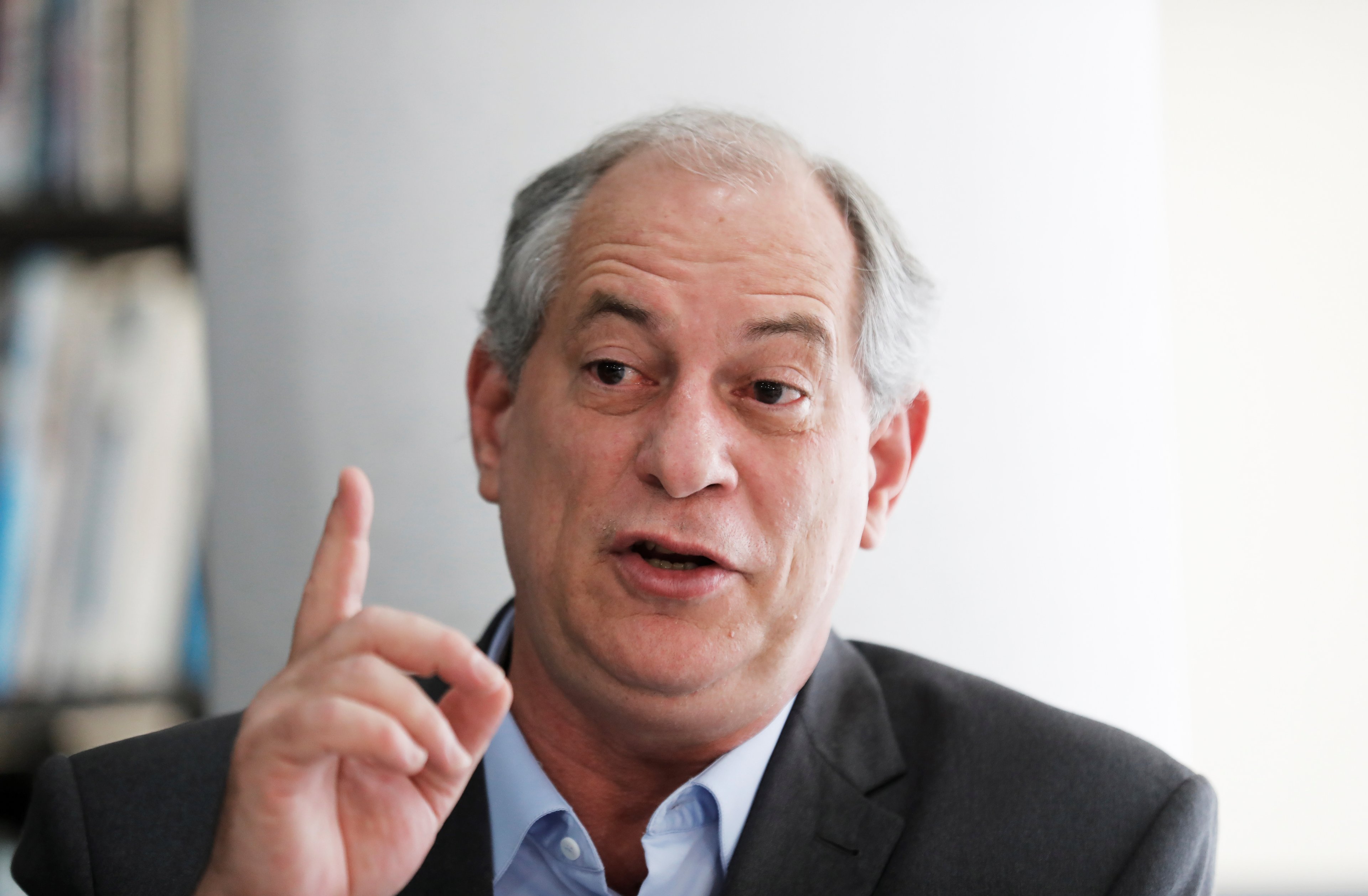 Ciro Gomes se compara a Churchill por chamar Bolsonaro de nazista