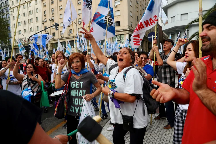 Argentina: a quarta greve geral contra a política econômica do governo começou à 0h (hora local) desta terça-feira (Marcos Brindicci/Reuters)