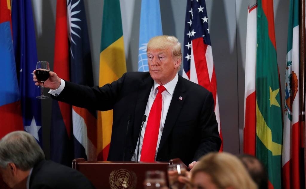 Trump critica comércio global e defende guerra comercial com a China
