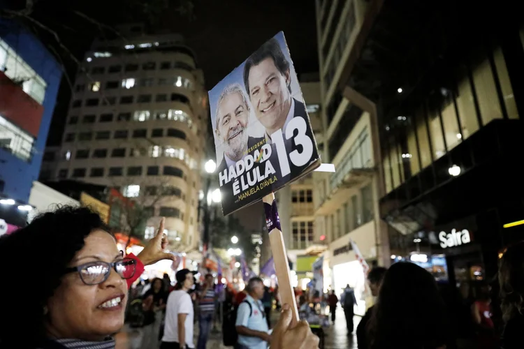 PF apreendeu nesta terça-feira, 2, material de campanha no qual constava Lula como candidato a presidente da República em MS (Nacho Doce/Reuters)