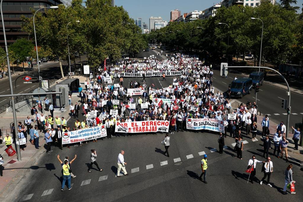 PROTESTO EM MADRI: motoristas de aplicativos temem que o novo decreto acabe com sua atividade ou a torne limitada (Reuters/Juan Medina)