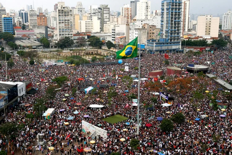 Protesto contra o candidato Jair Bolsonaro em São Paulo: organização fala em 150 mil manifestantes (Alexandre Schneider/Reuters)