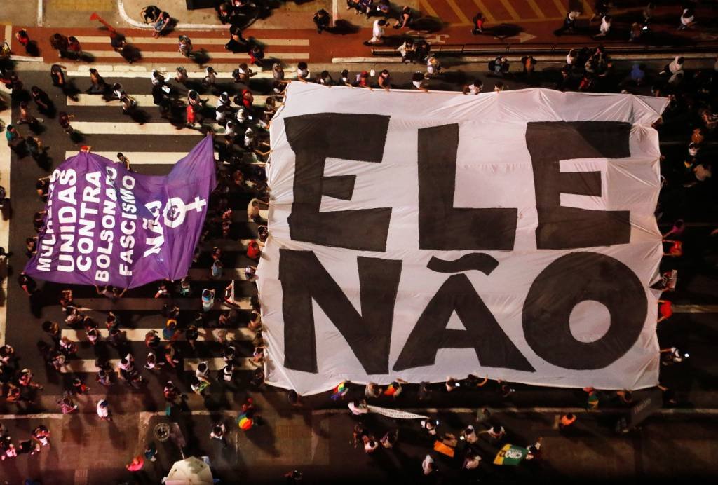 Protesto contra Bolsonaro em SP une adversários sob o lema #EleNão