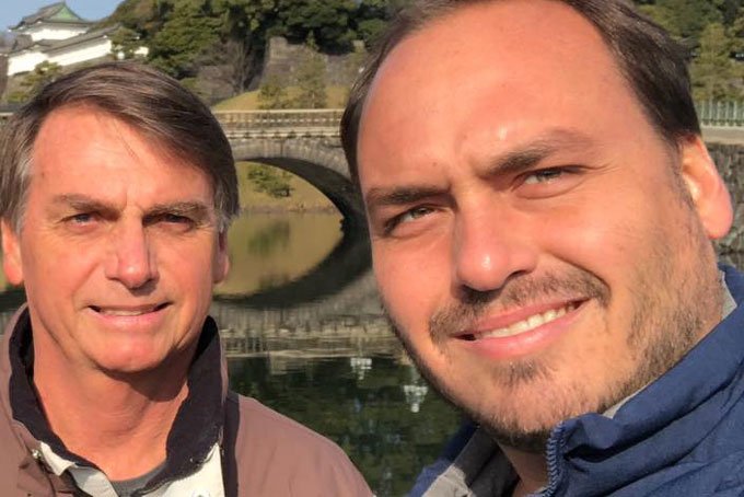 Filho de Bolsonaro anuncia saída da equipe e retomará como vereador