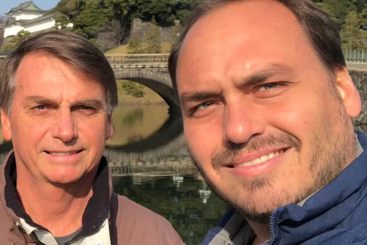 Bolsonaro se comprometeu com os líderes dos partidos que podem votar a favor da reforma da Previdência, inclusive utilizando a ajuda do seu filho, Carlos (Facebook/Reprodução)