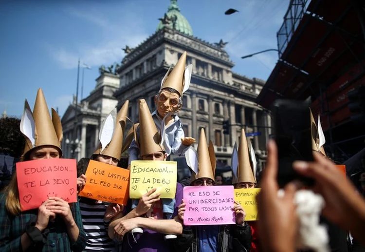 ARGENTINA: o FMI piorou as perspectivas sobre a inflação, elevando a previsão em dez pontos percentuais, para 30% (Agustin Marcarian/Reuters)