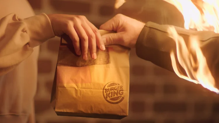 Burger King faz vídeo comercial para divulgar entregas  (Burger King/Divulgação)