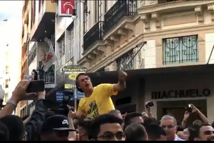 Bolsonaro: Candidato foi esfaqueado durante campanha no centro da cidade de Juiz de Fora (Twitter/Reprodução)