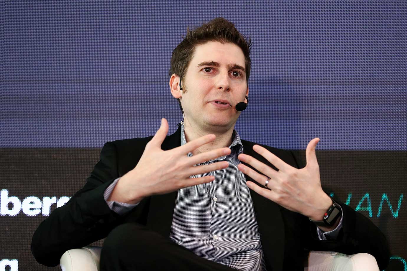 Eduardo Saverin, cofundador do Facebook, no evento Sooner Than You Think 2018, em Singapura