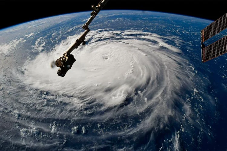 Furacão Florence avançava nesta terça-feira com ventos de mais de 210 km/hora em direção à costa leste dos EUA (NASA/Ricky Arnold/Divulgação)