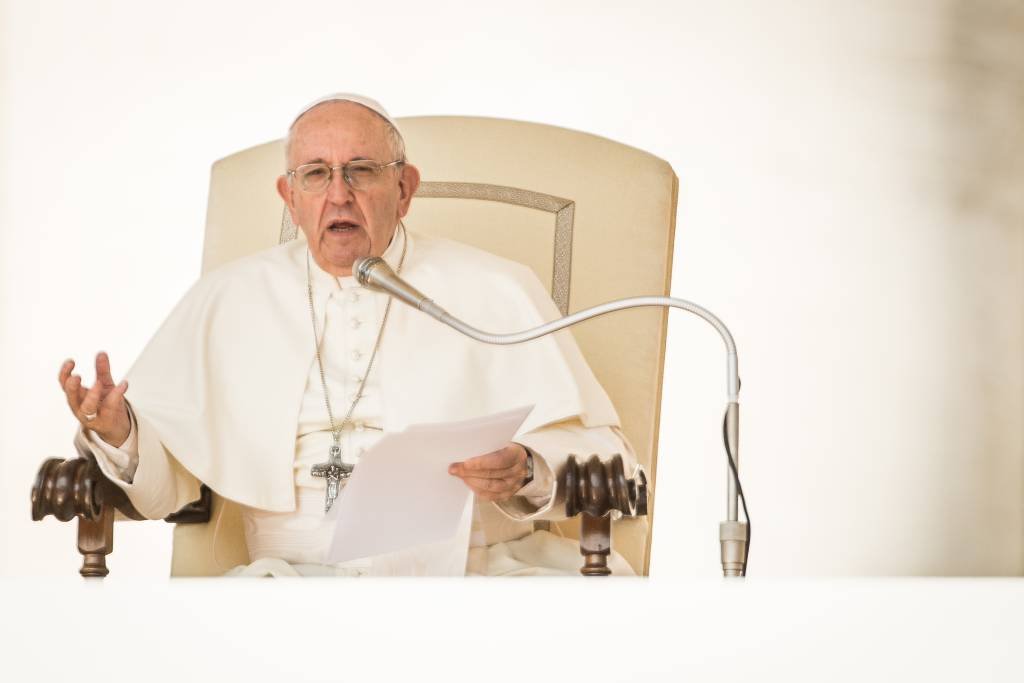 Após escândalo, bispos divulgam apoio ao papa Francisco