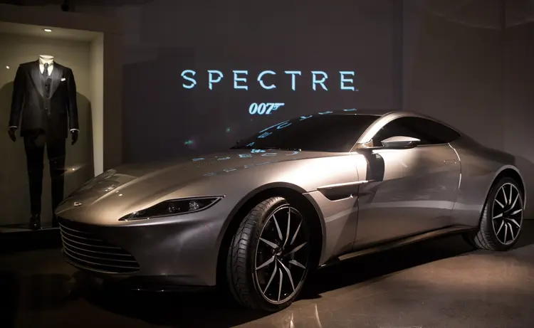 Modelo DB10 da Aston martin, produzido exclusivamente para o último filme do James Bond, Spectre, em exposição sobre o filme em 2015, em Londres (Rob Stothard/Getty Images)