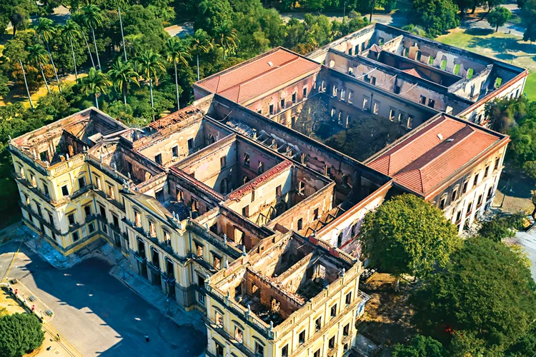 Museu Nacional: Reitor da UFRJ afirmou que nos últimos trinta dias foi criada uma comissão internacional para busca de doações de novos acervos de museus no mundo (Buda Mendes/Getty Images)