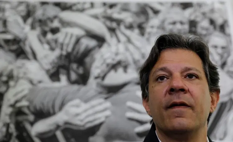 Após o resultado do primeiro turno, Haddad vai visitar Lula em Curitiba (Nacho Doce/Reuters)