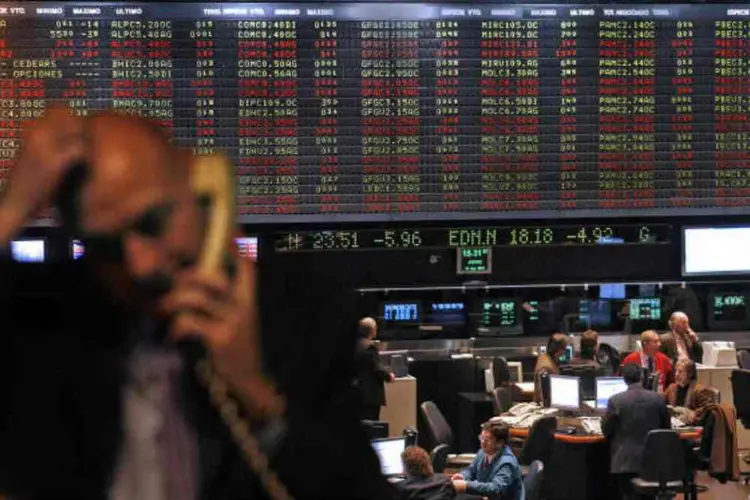 Dados macroeconômicos negativos pesam sobre mercado financeiro e bolsas caem (Juan Mabromata/Getty Images)