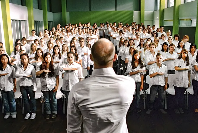 Cena do filme A Onda, de 2008, sobre ascensão do fascismo dentro de uma escola (GlowImages)