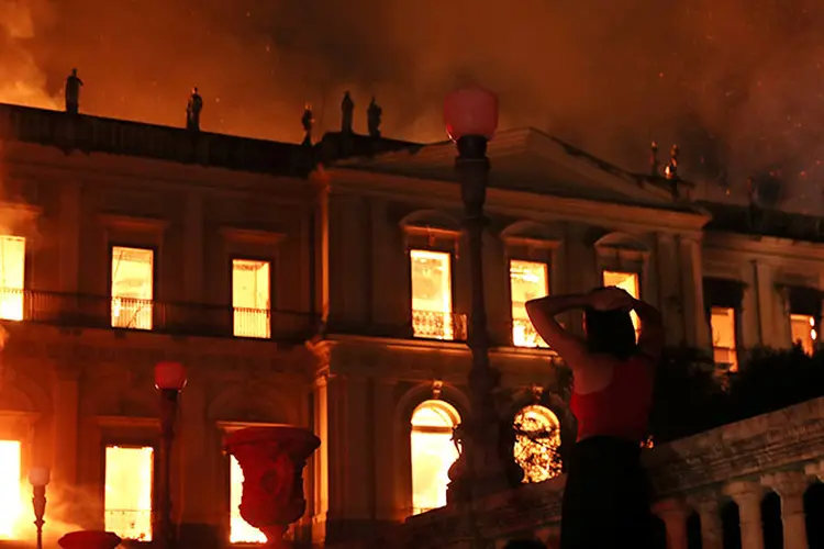 Incêndio no Museu Nacional, no Rio de Janeiro: para muitos, era tragédia anunciada (Ricardo Moraes/Reuters)