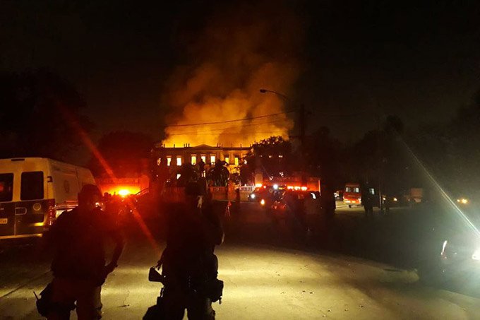 Incêndio destrói histórico Museu Nacional no Rio de Janeiro