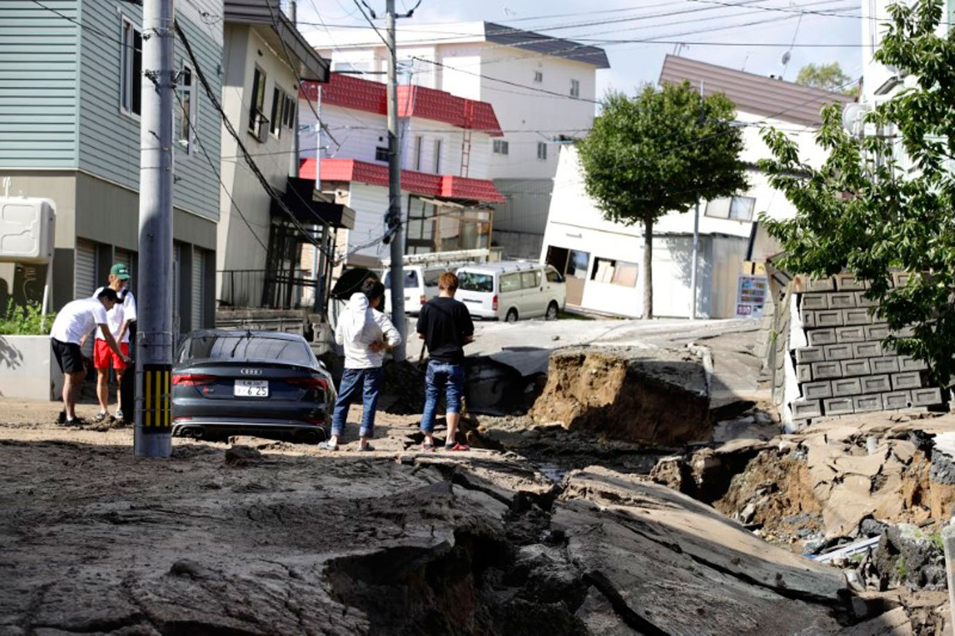 Usina nuclear do Japão tem energia restaurada após terremoto