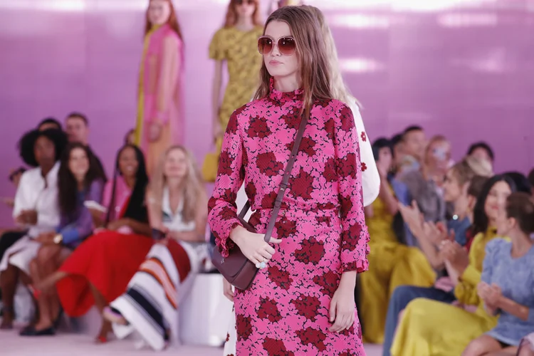 Desfile da Kate Spade na Semana de Moda de Nova York: estilistas apostaram em festival de cores (JP Yim/Getty Images)