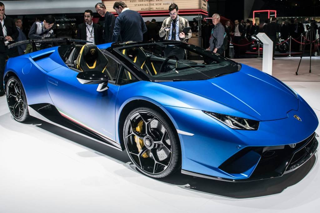 Homem compra Lamborghini com dinheiro de fundo contra covid-19
