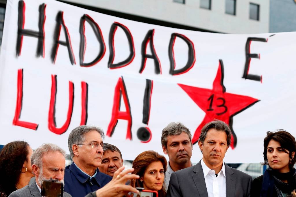 PT troca Lula por Haddad como candidato em evento em Curitiba