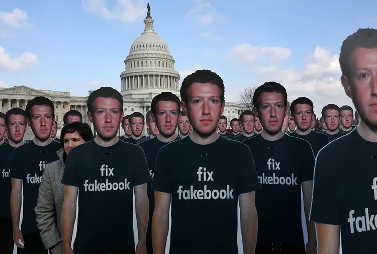 PROTESTO CONTRA O FACEBOOK EM FRENTE AO CAPITÓLIO: Congresso americano interroga executivos sobre medidas que estão sendo tomadas para eleições de novembro / Leah Millis/ Reuters