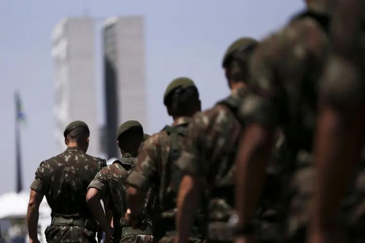 Preparativos finais para o desfile de 7 de Setembro, na Esplanada dos Ministérios. (Marcelo Camargo/Agência Brasil)