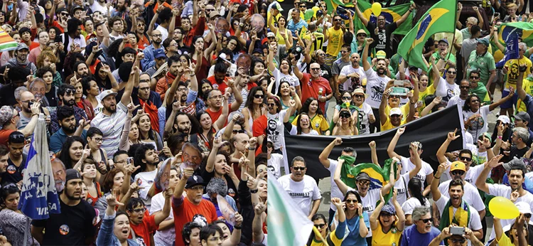 Festival Lula Livre em São Paulo, e marcha pró-Bolsonaro, no Recife: minorias intransigentes podem impor sua vontade à maioria  (Alice Vergueiro/Estadão Conteúdo - Sérgio Bernardo/JC Imagem/Estadão Conteúdo)