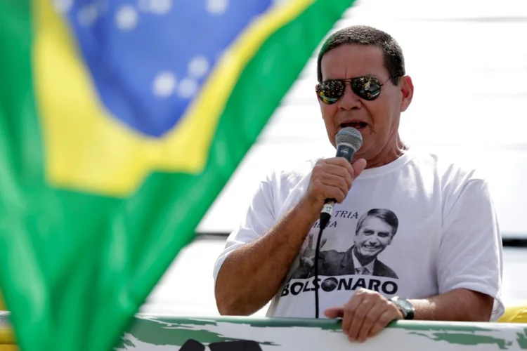 Hamilton Mourão: declaração de candidato a vice foi amplamente por candidatas (Bruno Kelly/Reuters)