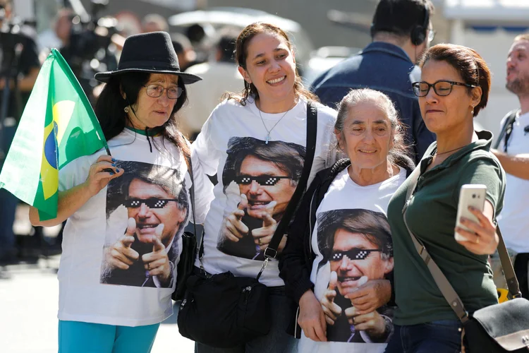 MULHERES EM FRENTE AO ALBERT EINSTEIN: grupo no Facebook destinado ao eleitorado feminino de Jair Bolsonaro foi criado há dois dias (Nacho Doce/Reuters)