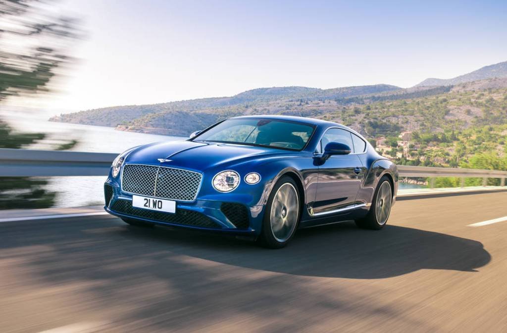 Bentley Continental GT 2019 é um gângster de terno elegante