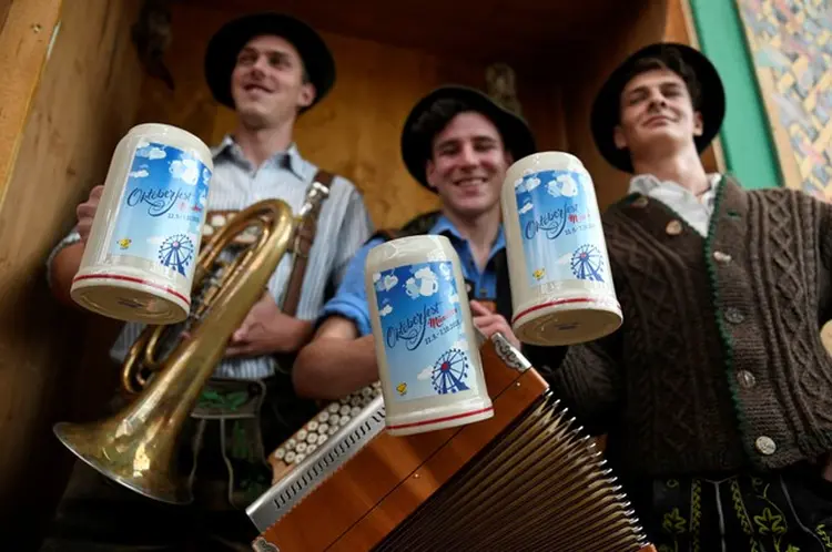 PREPARAÇÃO PARA A OKTOBERFEST: a Alemanha tem o terceiro maior consumo per capita de cerveja do planeta, atrás de República Tcheca e Irlanda, com 115 litros por ano