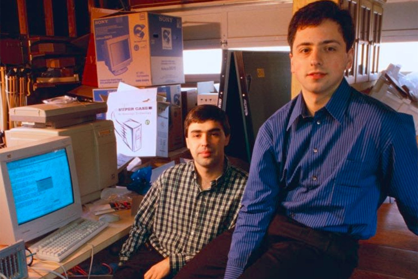 Larry Page e Sergey Brin na garagem que sediava o Google