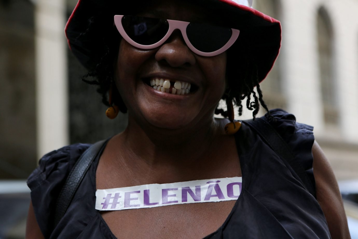 Manifestantes contra Bolsonaro se reúnem na Cinelândia, no Rio