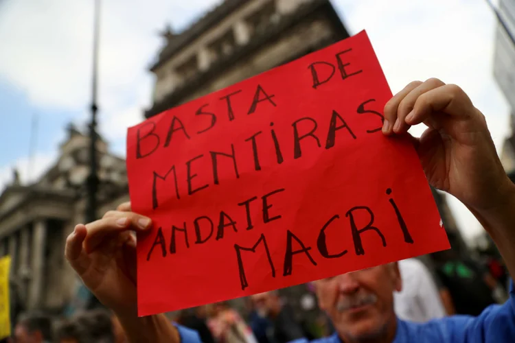 Protestos contra o presidente Mauricio Macri na Argentina (Marcos Brindicci/Reuters)