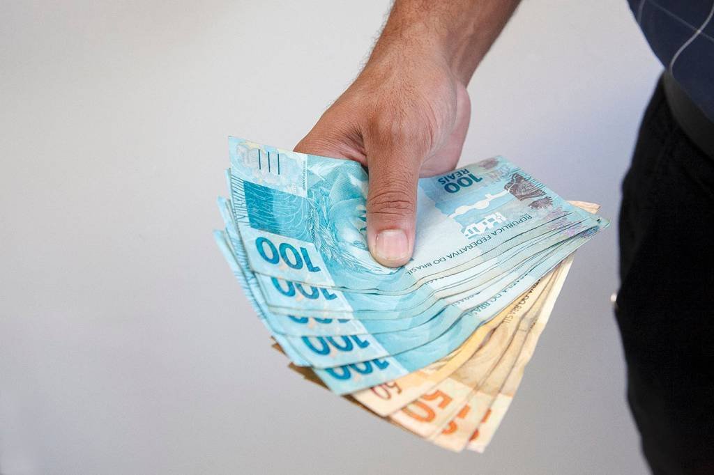 Brasileiros poderão receber remessas do exterior diretamente em reais