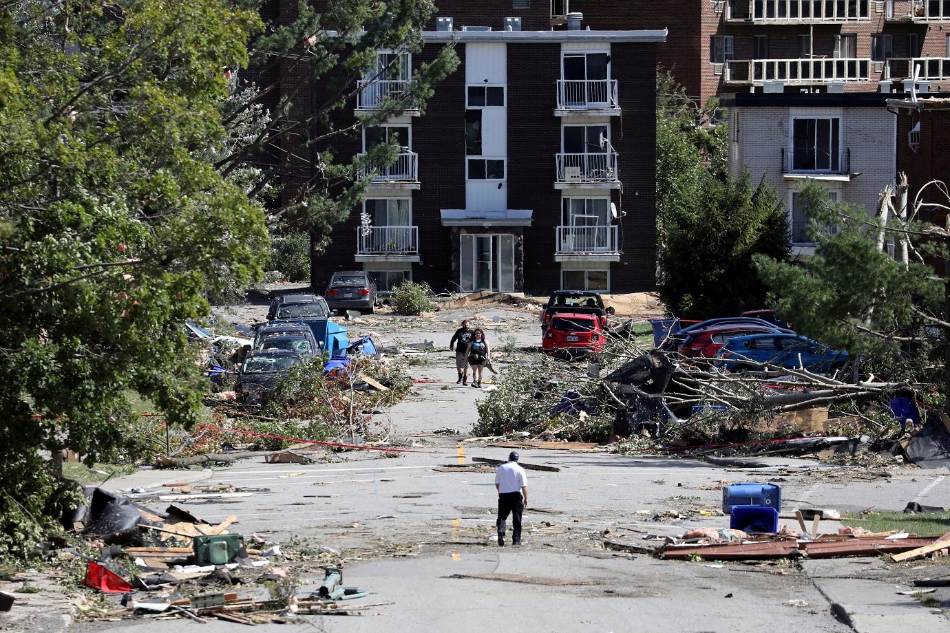 Tornado deixa vários feridos e 200 mil sem energia elétrica no Canadá