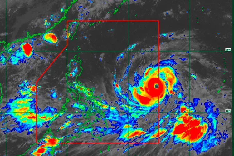 Tufão Mangkhut: os eventos na região norte da ilha Luzon chegam a 220 km/h (TWITTER PAGASA-DOST/Reprodução)