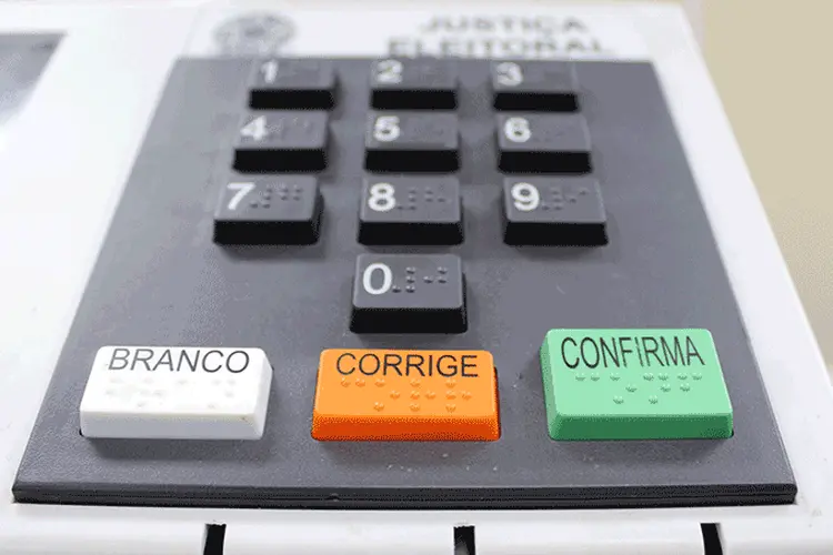 Urna eletrônica: Datafolha divulga mais uma pesquisa de intenção de votos nesta sexta-feira (TSE/Reprodução)