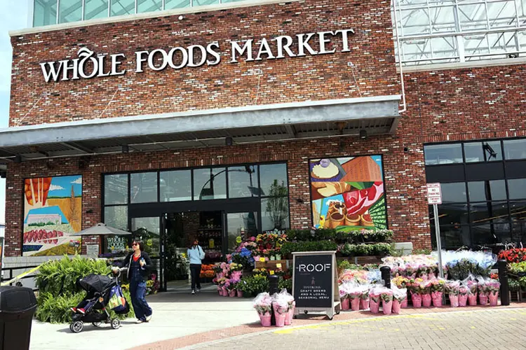 WHOLE FOODS: A compra de uma das maiores redes de alimentos saudáveis completou um ano, mas trouxe poucas mudanças / Spencer Platt/Getty Images