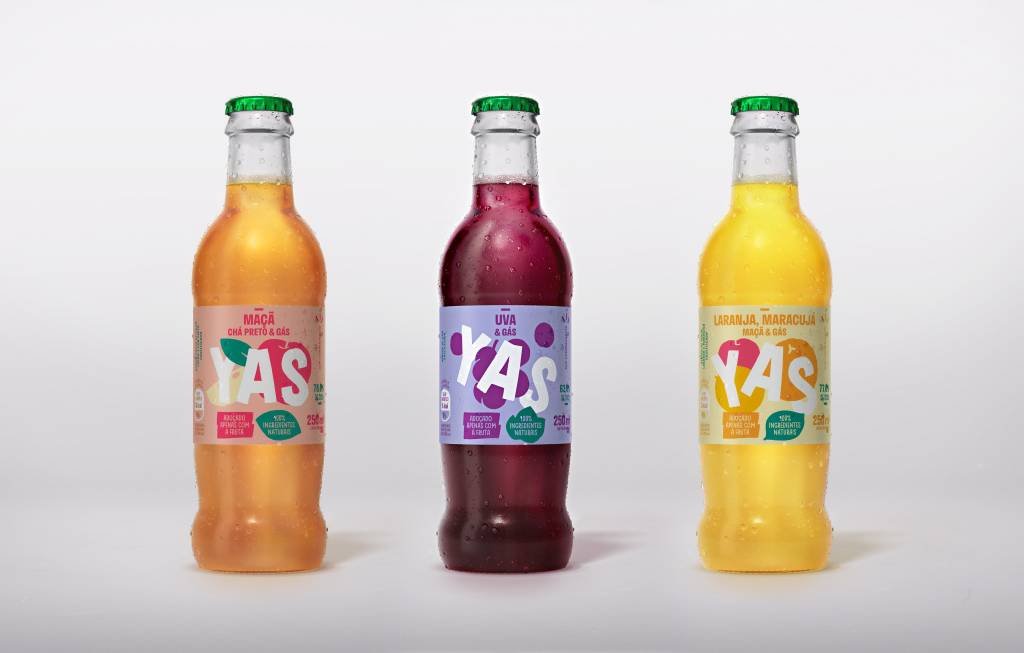 Coca-Cola lança a bebida natural com gás Yas