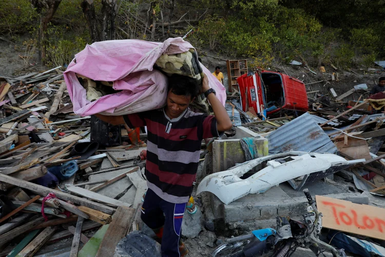 INDONÉSIA: desastre também deixou 540 feridos e 16.732 deslocados (Beawiharta/Reuters)