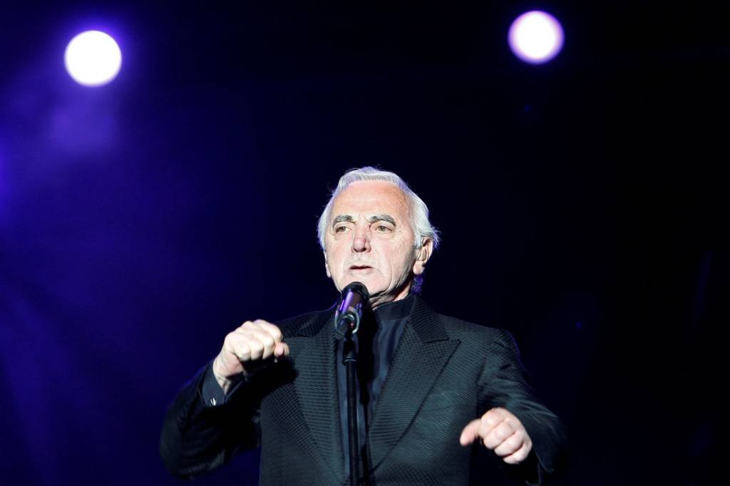 Cantor Charles Aznavour sofreu um edema pulmonar