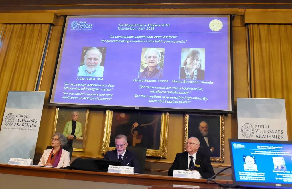 Trio vence Nobel de Física por pesquisas com laser