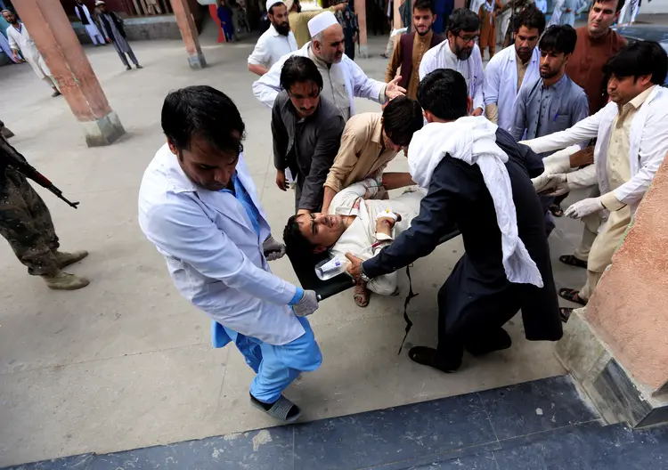 Ataque terrorista no Afeganistão deixa dezenas de mortos e feridos (Parwiz/Reuters)