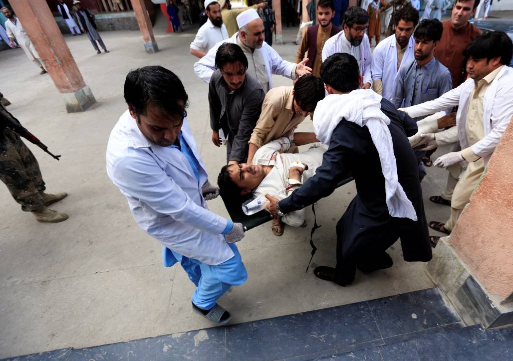 Atentado suicida deixa 14 mortos em comício eleitoral no Afeganistão