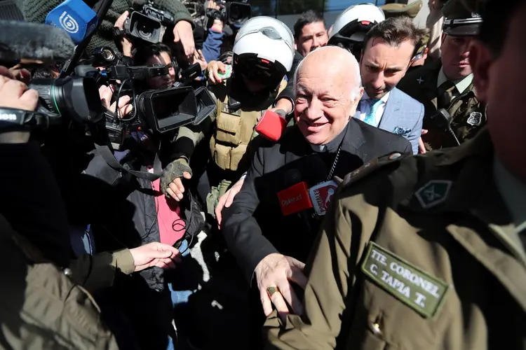 Chile: o arcebispo que foi chamado à justiça para depor, permaneceu em silêncio (Ivan Alvarado/Reuters)