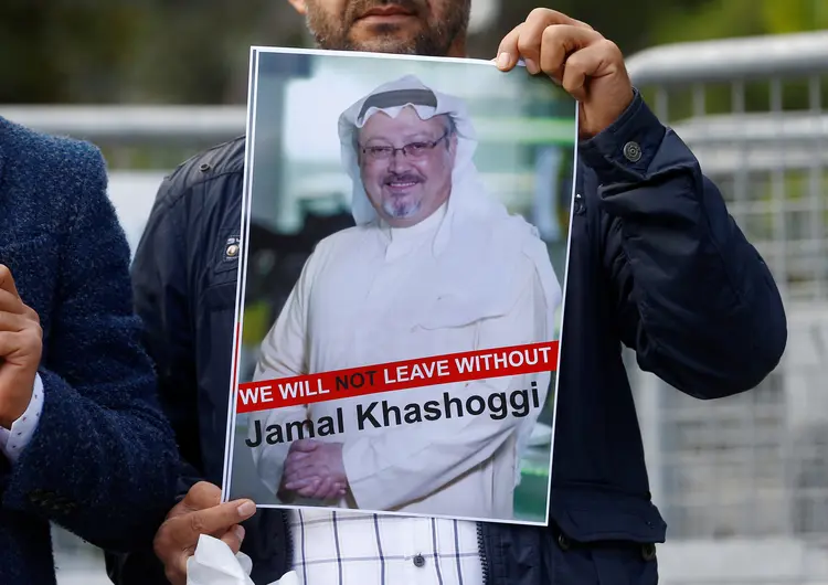 Cartaz com Khashoggi: A ONU também lamentou a manutenção da pena de morte e o crescente número de execuções no país (Osman Orsal/Reuters)
