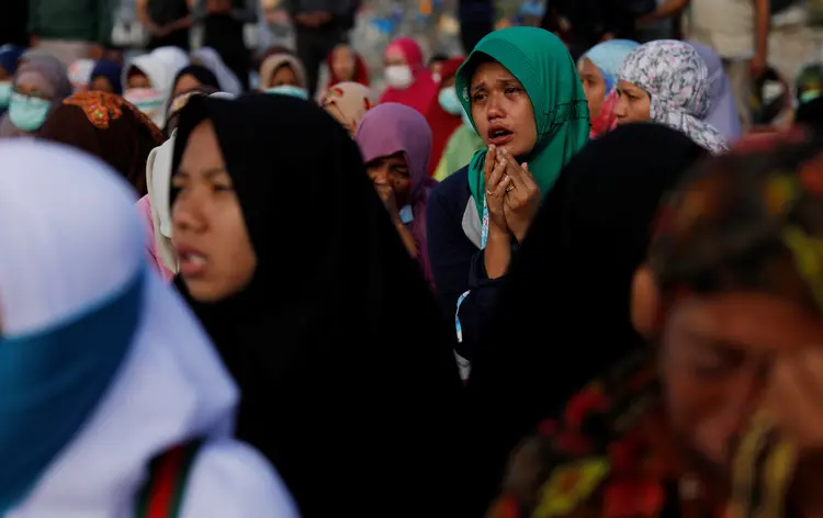 Indonésia: mais de 643 pessoas já foram enterradas na cidade de Palu (Beawiharta/Reuters)